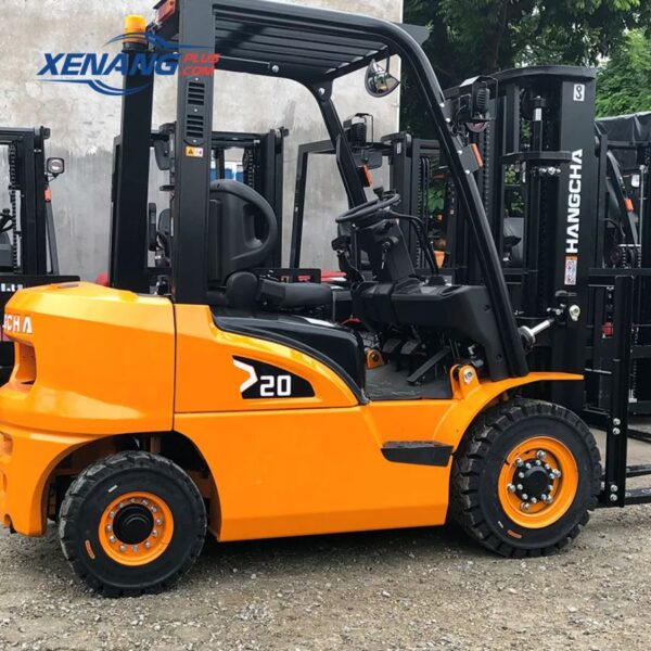 Xe nâng dầu 2 tấn