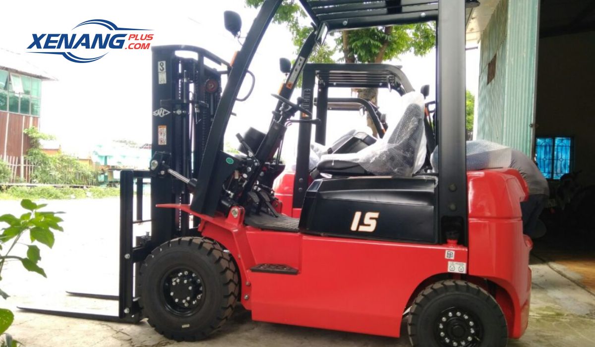 Xe nâng dầu 1.5 tấn Hangcha có khả năng di chuyển linh hoạt trong các kho bãi có không gian hẹp