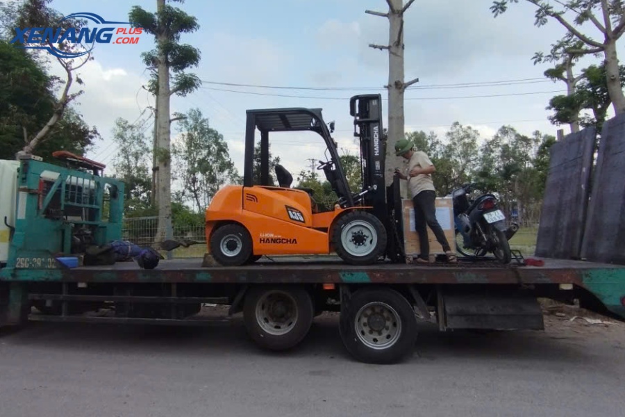 Càng nâng được sản xuất từ thép hợp kim chịu lực cao đáp ứng mọi nhu cầu sử dụng